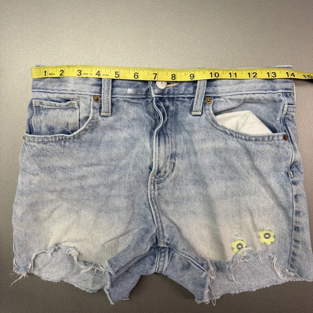 Old Navy Girls Light Wash Raw Hem Denim Shorts Flower‎ Embroidery Size 12 Plus